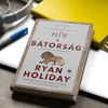 Kép 2/4 - hiv-a-batorsag-ryan-holiday-21-szazad-kiado-konyv